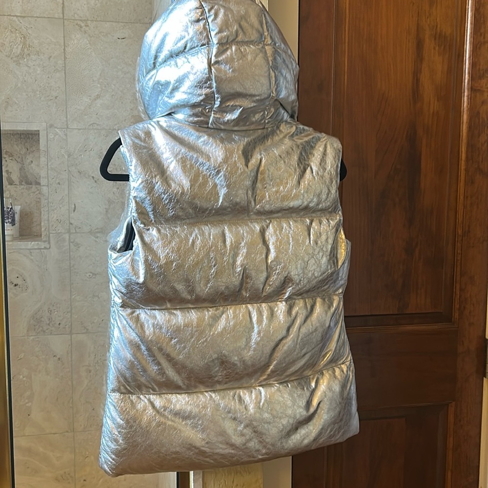 Best - Picture 3 of 4